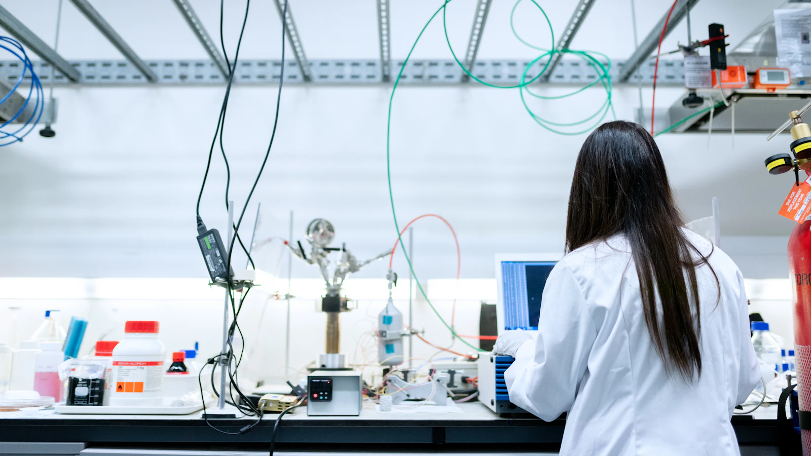 Laboratorní pracoviště pro genetickou analýzu vzorků
